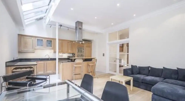 4BR mews home in the centre of exclusive South Kensington