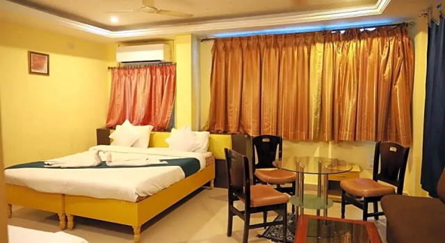 Полулюкс Hotel DKR Residency