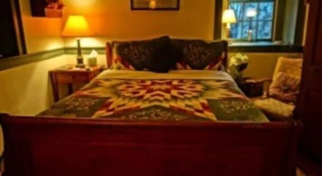 Номер Grand Brownstone Colonial Inn