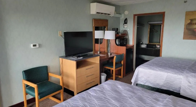 Четырёхместный номер Standard Downtown Inn