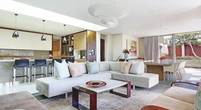Luxury 5-star Private 4-bed Villa With Pool and Views Close to Camps Bay Beach, Забронировать Вилла Отели Cape Peninsula с бассейном, Бассейн