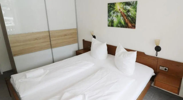 Kurhotel Schluchsee App 1511 - Schwarzwaldhirsch -mit Indoorpool Schluchsee, Забронировать Отель Отели Шлухзе с парковкой, рядом с Förderband Schluchsee, Парковка