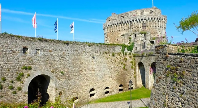 Трёхместный семейный номер Standard Hôtel du Château Dinan - Originals Boutique