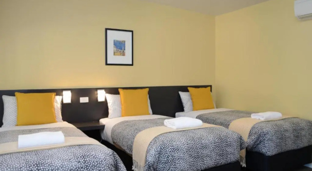 Семейный люкс Myrtleford Motel on Alpine