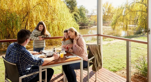 Номер Standard с видом на озеро RACV Cobram Resort
