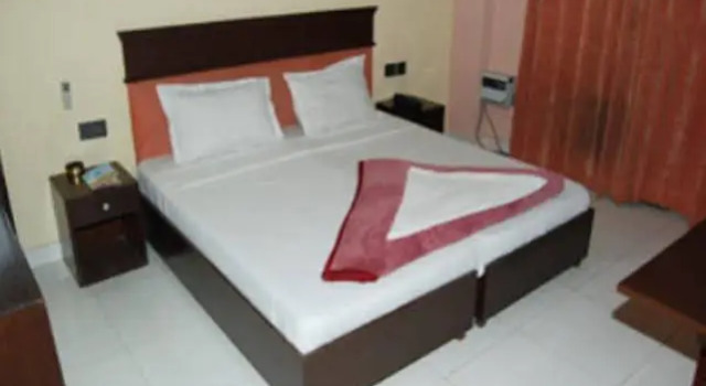 Pitrashish Aashray Hotel, Забронировать Отель Гургаон Gurgaon Region, рядом с Sikanderpur Rapid Metro