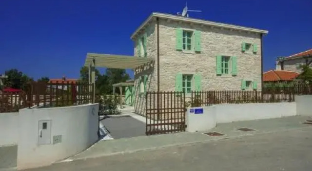Fabulous villa Zelda with pool near the beach, Забронировать Отель Отели Лижнян 5 звезд, 5*