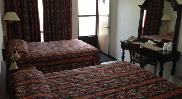 Четырёхместный номер Standard Motel Ritz