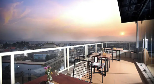 Двухместный номер Executive с балконом Hotel Sherpani