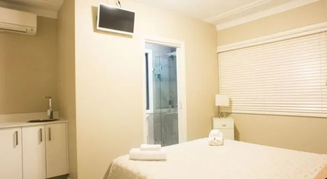 Amaaze Airport Apartments