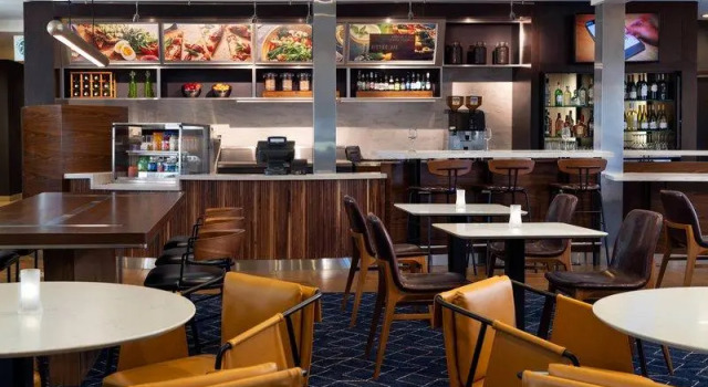 Люкс с 2 комнатами Courtyard by Marriott Bakersfield