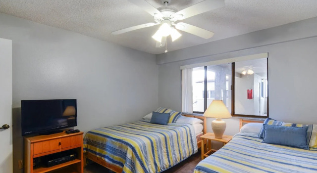 Land's End 204 Building 9 Beachfront Condo / Updated / Gated