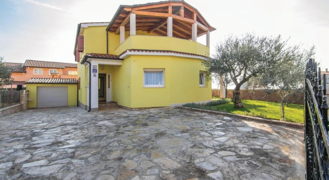 Awesome Home in Vodnjan With 4 Bedrooms, Outdoor Swimming Pool and Wifi