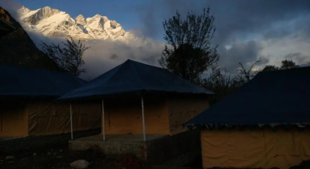 Тент The Kamru Riverside Camps and Resorts