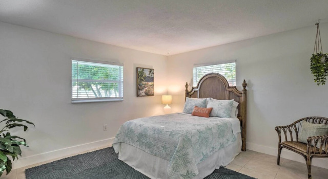 Dog-friendly Jensen Beach Home < 3 Mi to Ocean!, Rezerwuj Dom wakacyjny Domki letniskowe w Jensen Beach, Domek