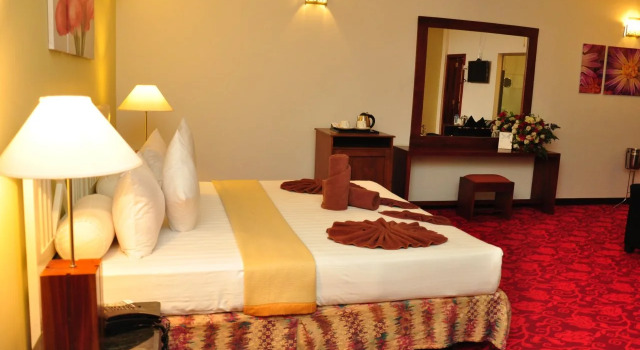 Peradeniya Rest House, Забронировать Отель Перадения округ Канди
