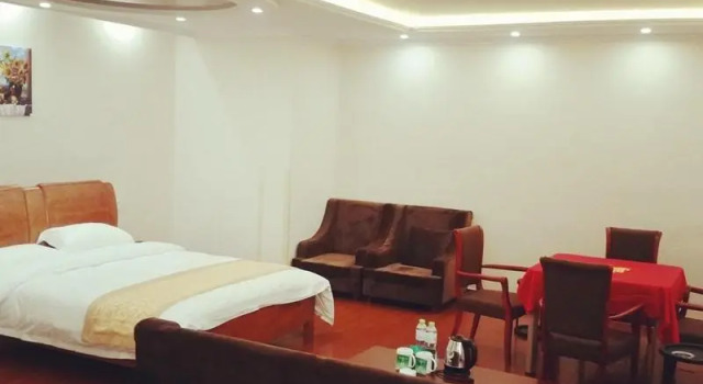Люкс GreenTree Inn Linxi Pingyi MenGYAng Road Express Hotel