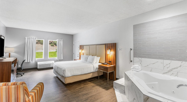Двухместный люкс с балконом SureStay Hotel by Best Western Helen Downtown