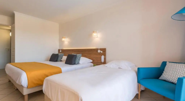 Трёхместный номер Standard с видом на море Hôtel de l'Esterel Pierre & Vacances