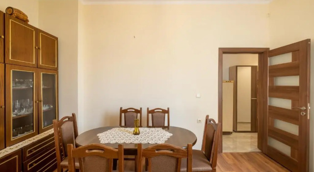 Lucie Top Center – 5 people, Book Hotel Bov Sofia