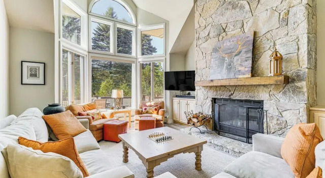 Walk to Ski Lift: Spacious Condo in West Dover!