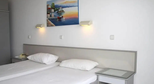 Lagonas Beach Hotel