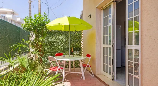 Коттедж Air-conditioned Studio 300 Meters From the Sea With Wi-fi, Garden and Bike