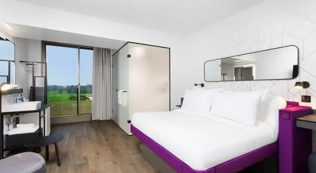 Номер Premium YOTEL Geneva Lake