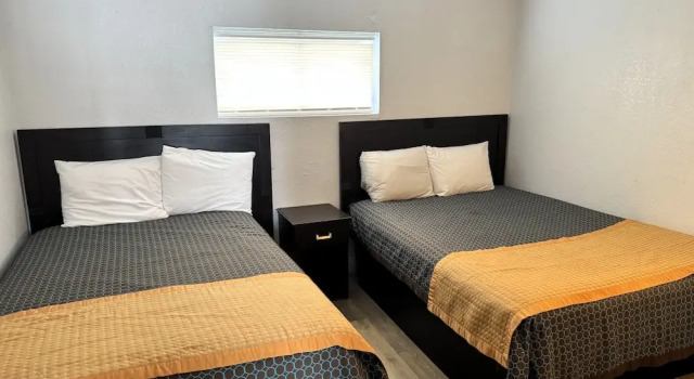 Шестиместный люкс с 2 комнатами Belmont Inn & Suites Virginia Beach