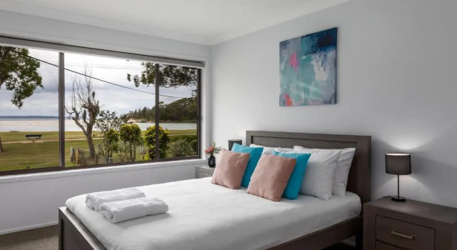 Moona Beach House Jervis Bay Rentals, Забронировать Отель Хаскиссон Джервис-Бэй, рядом с Пляж Коллингвуд