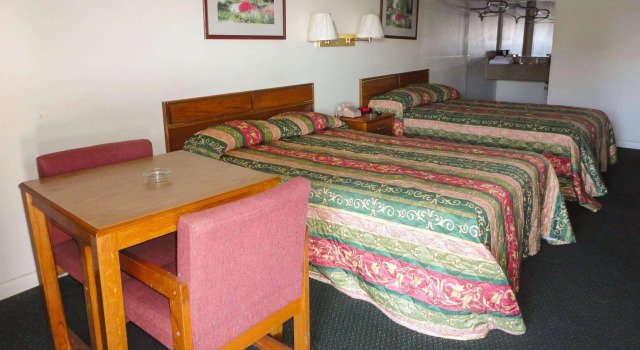 Четырёхместный номер Standard Budget Inn Franklinton
