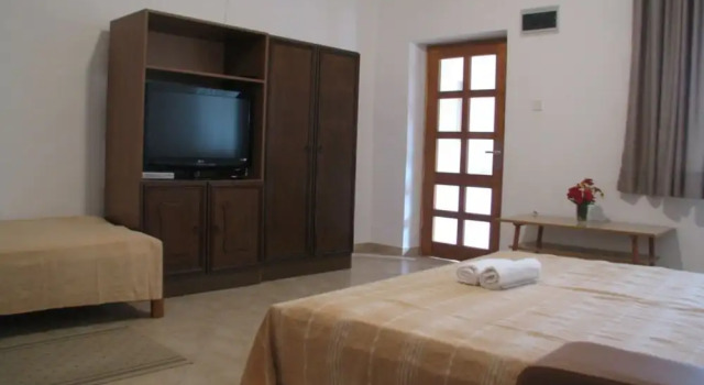 Simplistic Apartment in Jezera With Garden