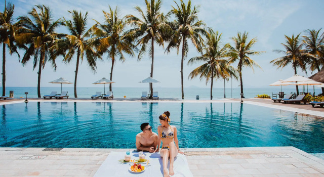 Кровать в общем номере с видом на море Victoria Hoi An Beach Resort & Spa