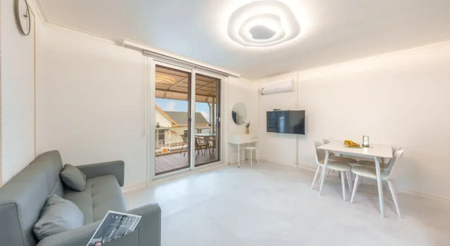 Номер Standard c 1 комнатой с балконом Yeosu Dulggot Pension