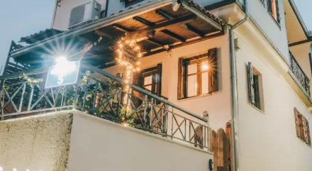 Varousi.Traditional house in old town of Trikala 1, Book Hotel Tríkala Thessalia