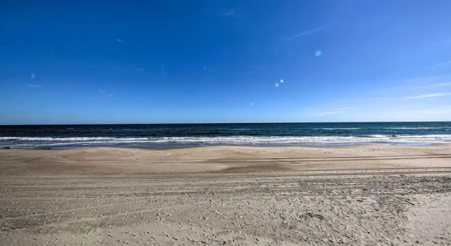 Апартаменты с 4 комнатами с балконом Coastal Home w/ Community Pool < 2 Miles to Beach!