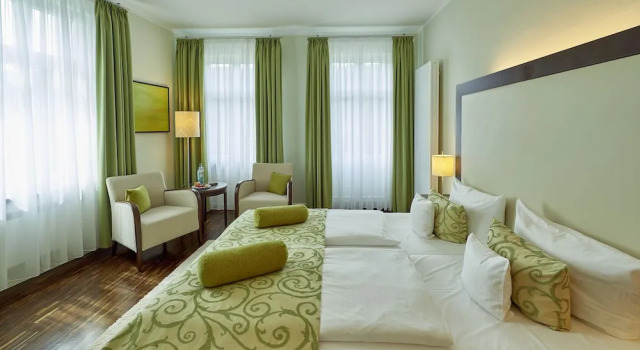 Двухместный номер Deluxe с балконом Hotel Elbresidenz an der Therme