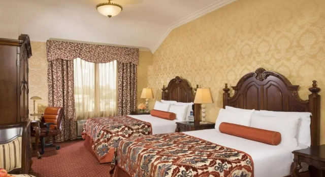 Четырёхместный номер Deluxe Ayres Hotel Manhattan Beach