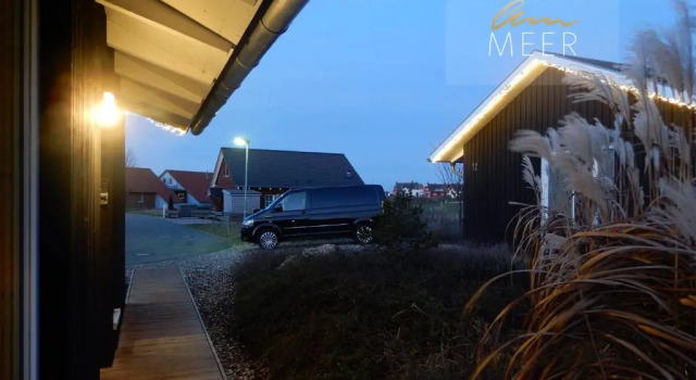 Коттедж Schwarzes Holzferienhaus mit Sauna -- GARTENGLÜCK -- an der Ostsee, Zierow bei Wismar, Strand 500m, 2 Schlafzimmer