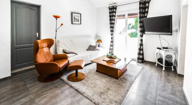 Le Clos du Noyer Renard, Book Hotel La Gaude Alpes-Maritimes