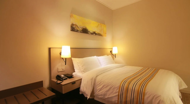 Home Inn Plus Shanghai Pudong Lujiazui Expo Park South Pudong Road, Varaa Hotelli Shanghai Shanghai