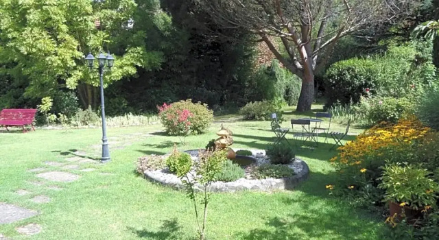Clos De La Roseraie, Book Hotel Hoteller i Saint-Martin-Labouval med pool, Swimmingpool