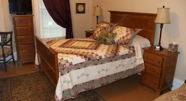 Номер Classic Grand Victorian Inn