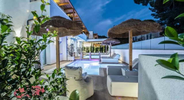 Двухместный номер Deluxe NOHA Lifestyle Hotel