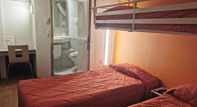 Трёхместный номер Standard Premiere Classe St Etienne Nord Villars