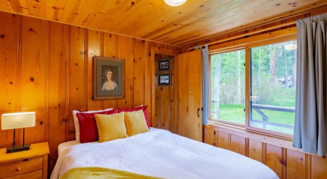 Lake Creek Lodge, Book Feriehus Hoteller i Camp Sherman med parkering, Parkering