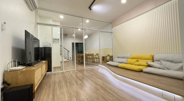 PaperPlaneCNX at Haiya, 3 Storey Flowery Loft, Забронировать Отель Отели Чиангмай с парковкой, рядом с Wat Srisupan, Парковка