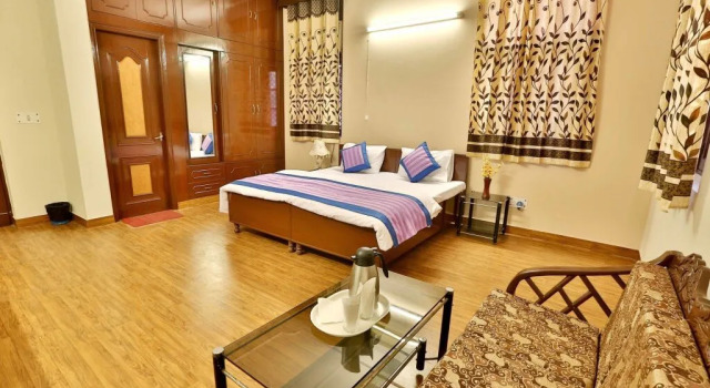 OYO Flagship 402 Hotel Noida Residency