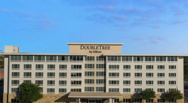 Четырёхместный номер Standard DoubleTree by Hilton San Antonio Northwest - La Cantera