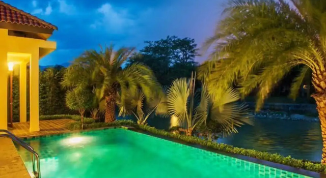 Коттедж Deluxe с 4 комнатами с видом на озеро LPC Holiday Villa